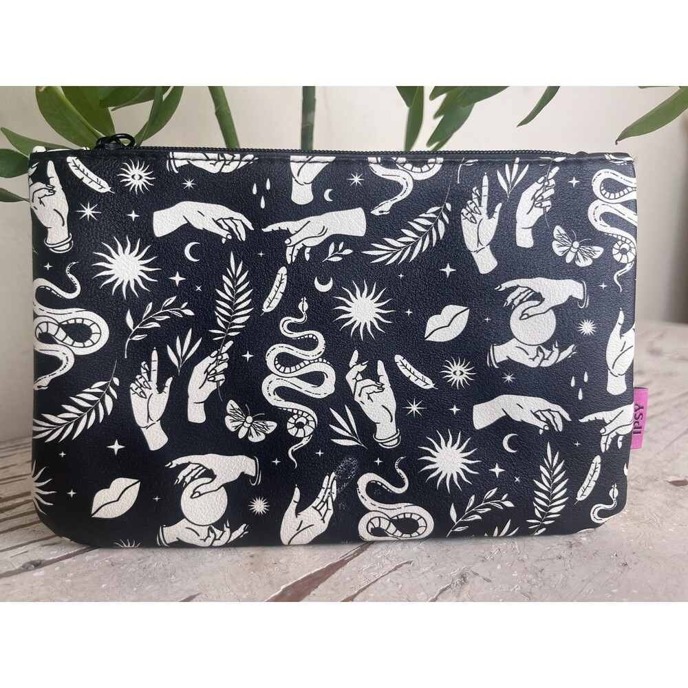 Ipsy Black & White Zipper Makeup Bag Pouch Case Organizer / Gypsy Vibes 7”x 5”